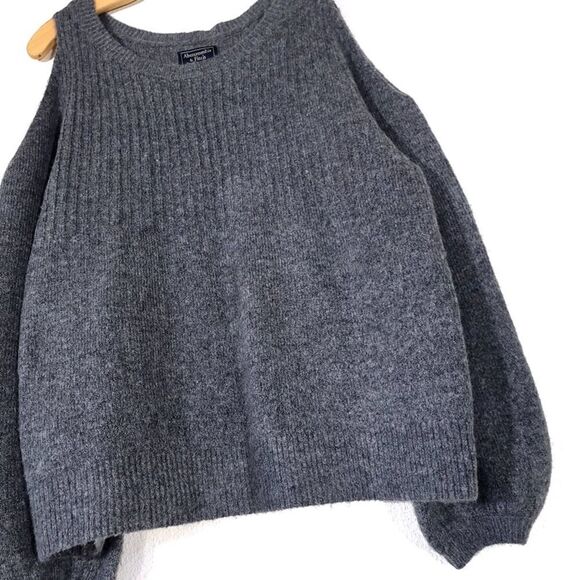 ABERCROMBIE 90s Boho Ribbed Knit Cold Shoulder Balloon Sleeve Sweater Gray Large - Picture 5 of 10